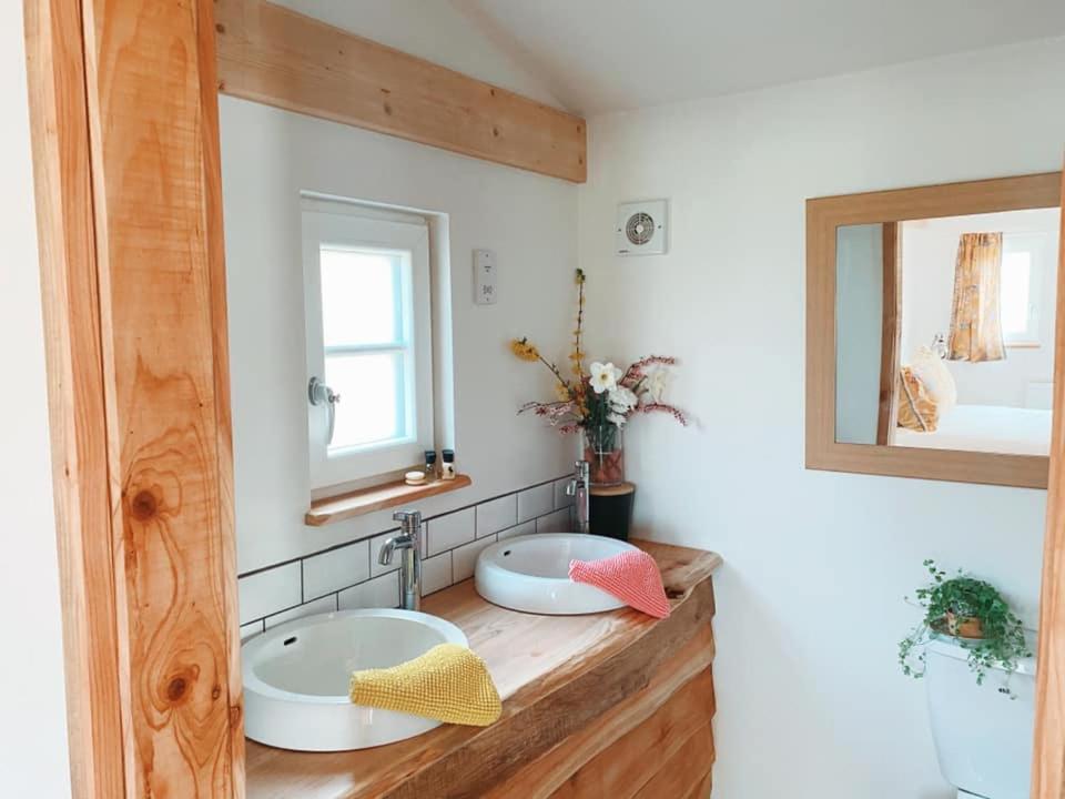 The Holford Arms Chalets And Glamping Hotel Didmarton Exterior photo